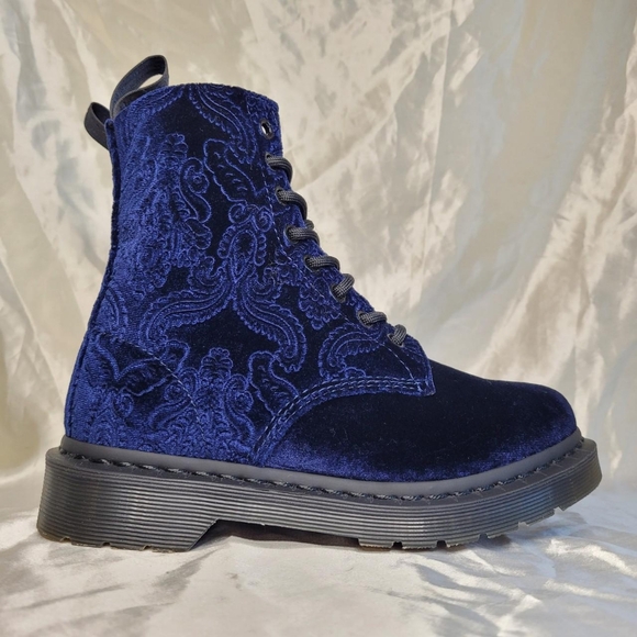 Dr. Martens 1460 Brocade Velvet boots in Blue - Picture 2 of 7